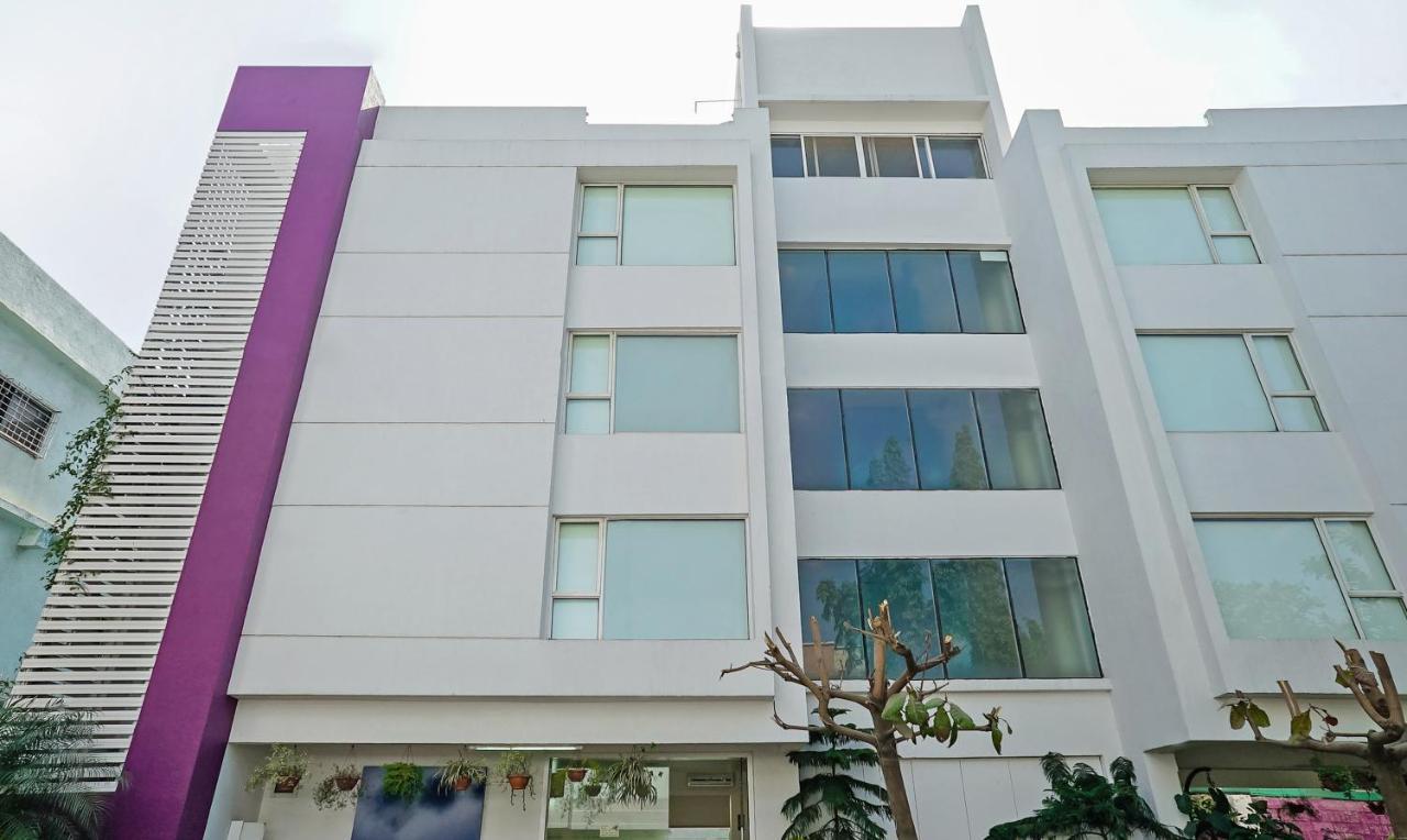 Treebo Brooks Manor 3* Pune